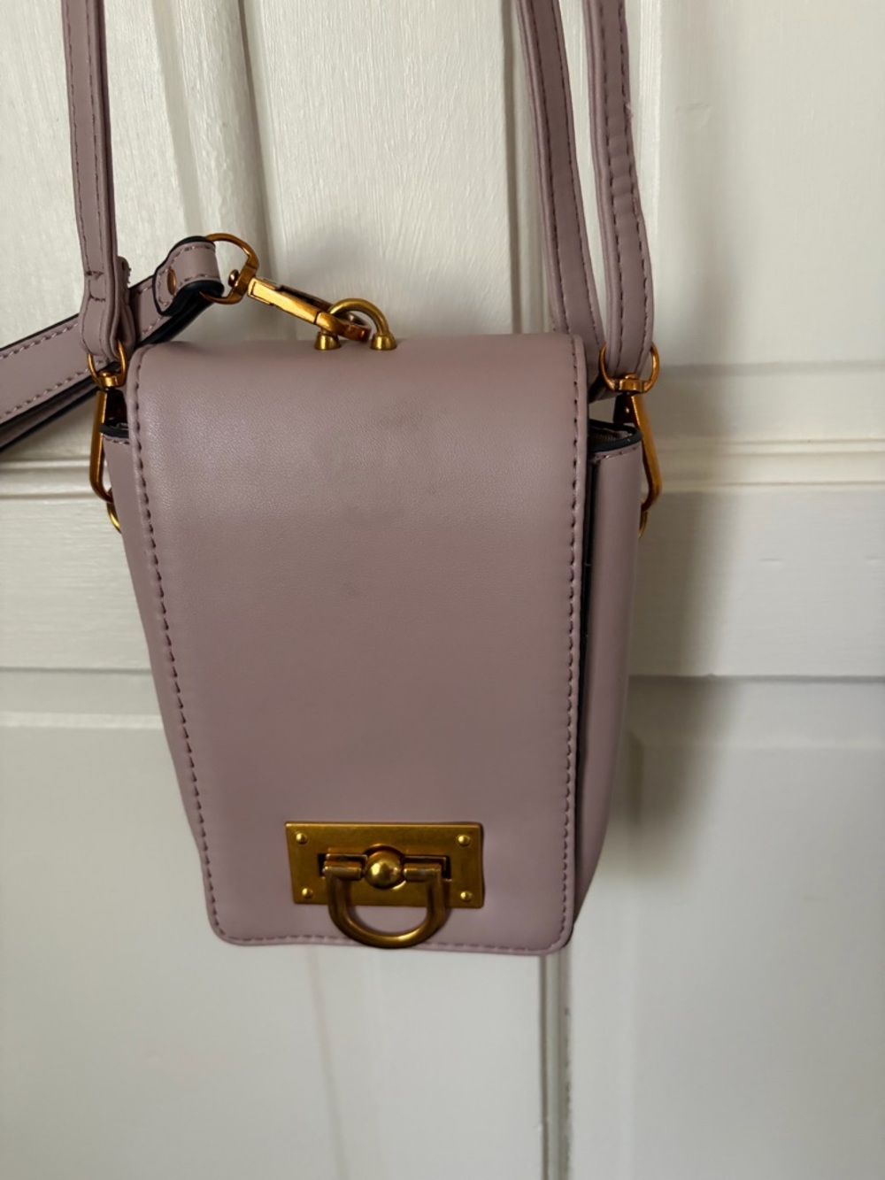 Stylish Lilac Crossbody Phone Bag with Gold Hardware